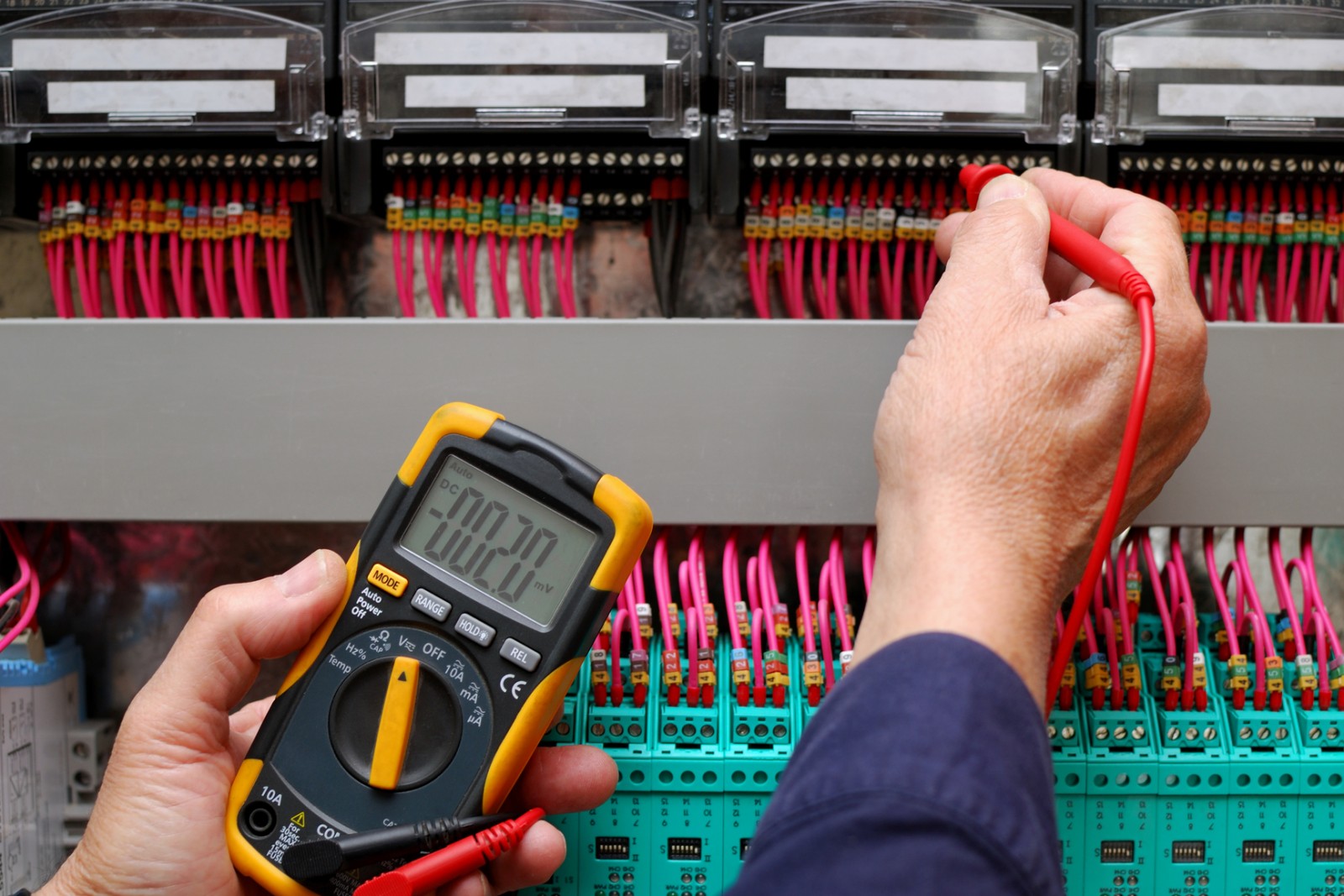Elecrician choosing electrical goods in the shop